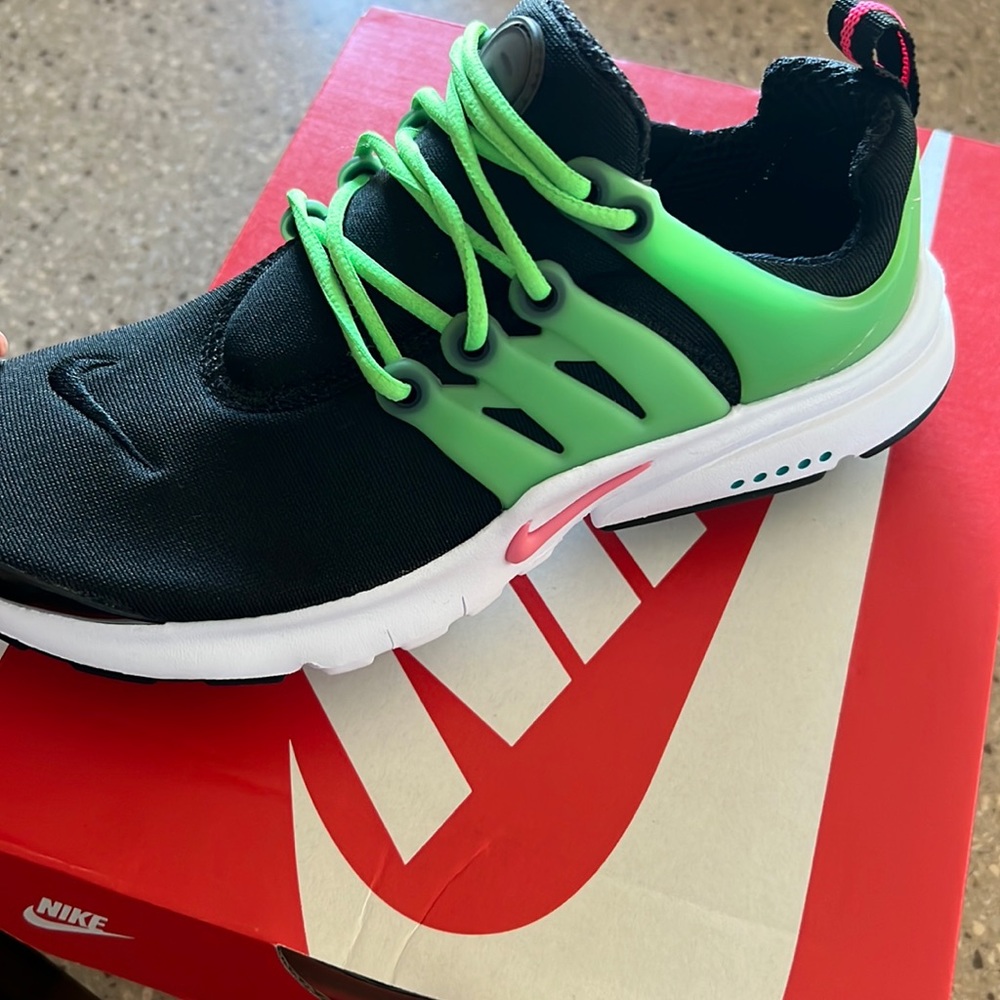 Brand new girls Nike Presto